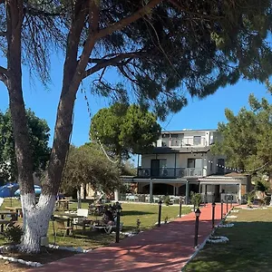 https://white-moon.hotelsofizmir.com
